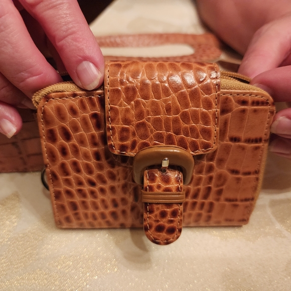 REDUCED! Shoulder bag and matching wallet. - Picture 5 of 6